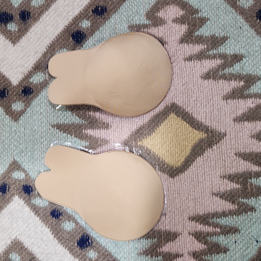 Reusable breast lift petals